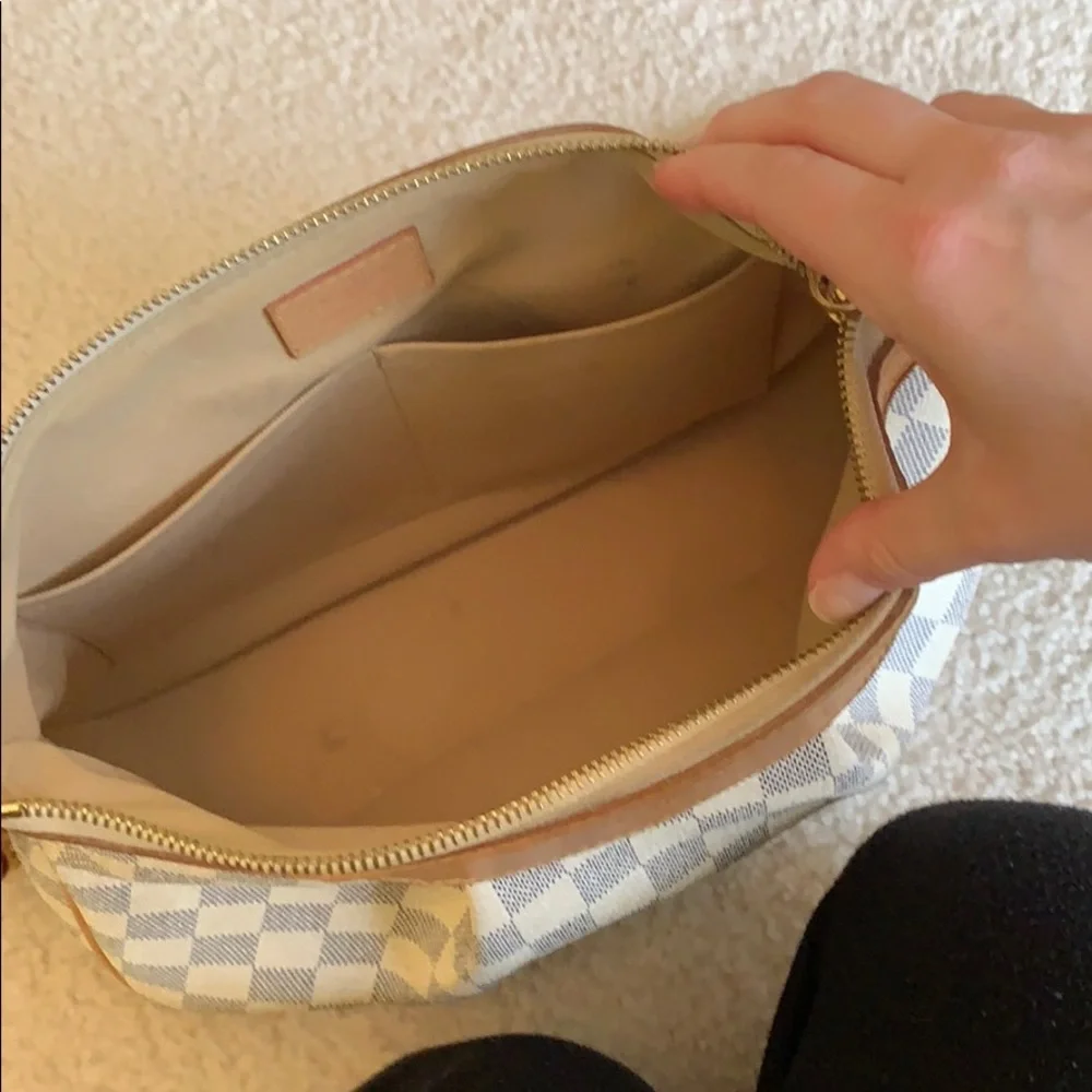 AUTHENTIC Louis Vuitton Damier Azur Siracusa PM Crossbody Bag in White and Tan